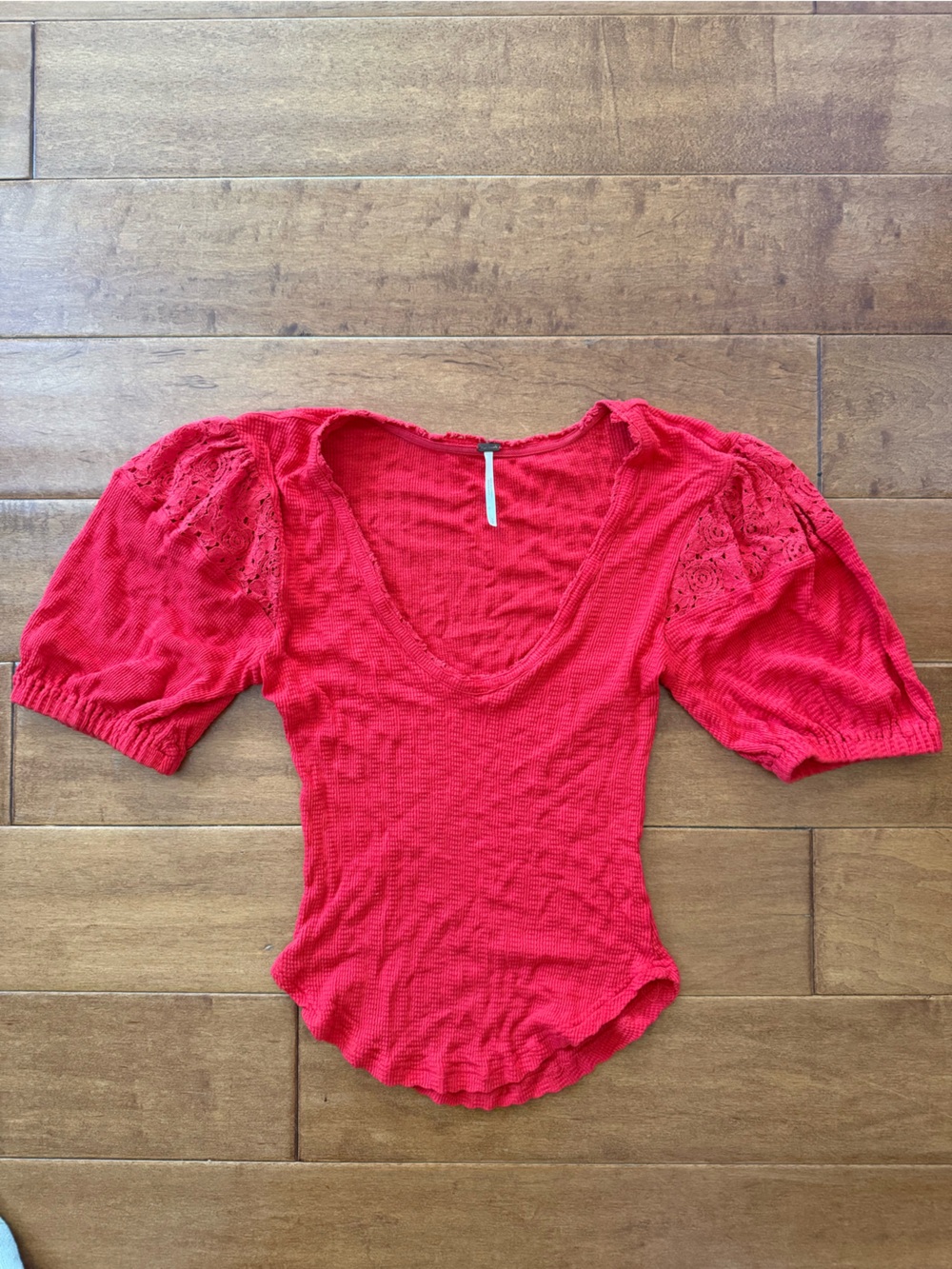 Free People Women’s Red Lace-Sleeve Bubble Sleeve Top - Lightweight Knit Size S